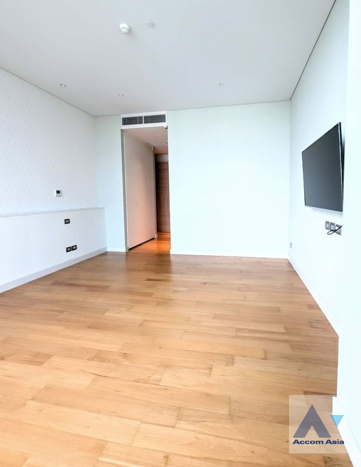 รูป 🔼🔽 AccomA 📩 Newly renovated 3 BR Condominium @Sindhorn Residence (AA41685) - รูปที่ 5/9