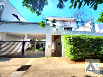 Houses for rent Soi Thonglor (Sukhumvit 55) : 🔼🔽 AccomA 📩 Pet friendly,Partly Furnished,Huge Terrace 4 BR House @The Noble Ekkamai 22  (AA44829)