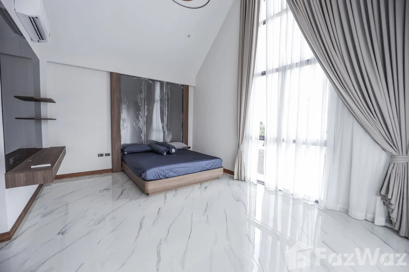 picture Stunnig Pool Villa for Sale 1990385 - 13/16