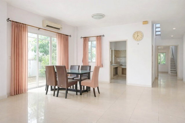 รูป คฤหาสน์ บ้านเดี่ยวให้เช่า 3นอน โรงเรียนสาธิตพัฒนา 700ม. ซาฟารีเวิลด์ 900ม. 3น้ำ. 70 ตร.ว. 280 ตร.ม. 2ชั้น เฟอร์นิเจอร์ครบ 5แอร์ทั้งหลัง - รูปที่ 3/8