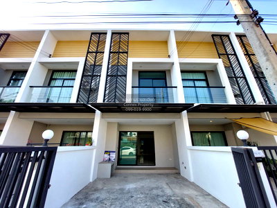 ทาวน์โฮม กรุงเทพมหานคร : ขายทาวน์เฮ้าส์/ทาวน์โฮม  เมอริท เพลส ดอนเมือง สีกัน เขต ดอนเมือง กรุงเทพ CX-150556 ✅ ทักไลน์ @connexproperty ตอบทันที ทีมงานมืออาชีพ ✅