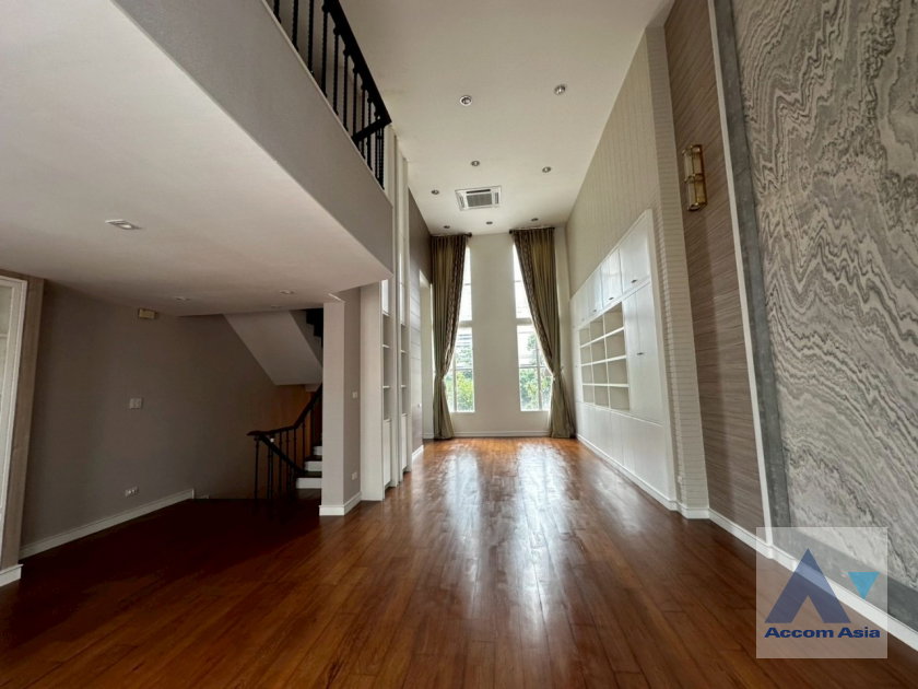 รูป 🔼🔽 AccomA 📩  Elegant home with warm minimalist interiors in Baan Klang Krung Thonglor (AA20983) - รูปที่ 9/20