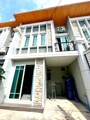 Townhouses for sale Chonburi : 4 Bedroom Townhouse for Sale in East Pattaya
