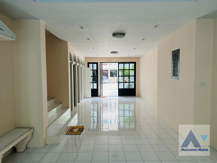 รูป 🔼🔽 AccomA 📩 Pet friendly,Home Office 4 BR Townhouse @Chicha Castle (1818447) - รูปที่ 3/18