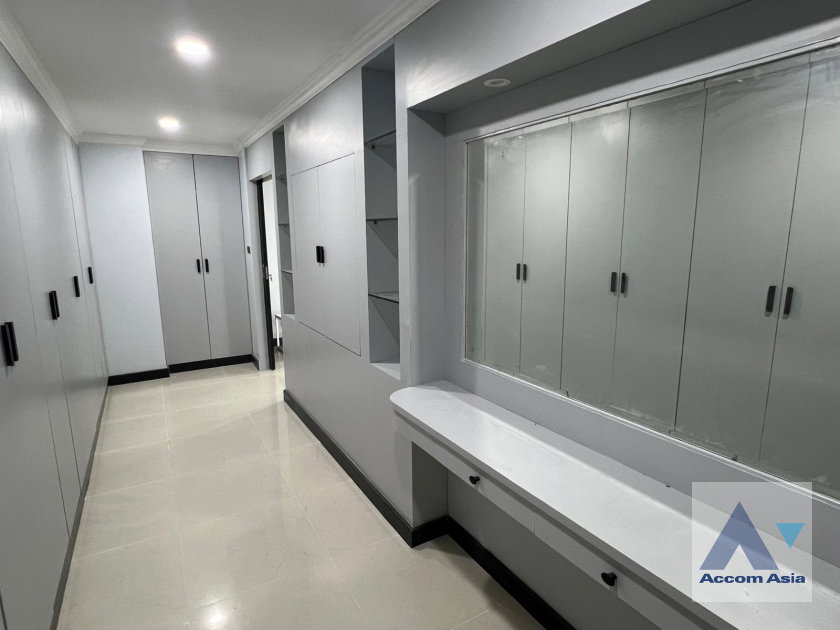 รูป 🔼🔽 AccomA 📩 Modern condo in Sukhumvit with warm tones and airy layout (AA17280) - รูปที่ 16/20