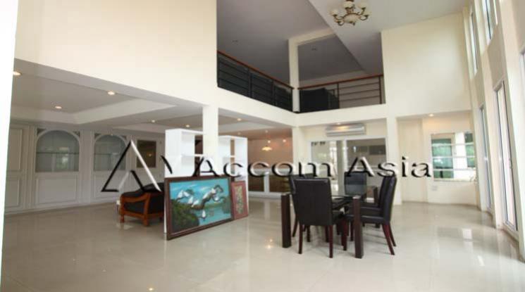 picture 🔼🔽 AccomA 📩  Spacious City Home with Pool and Multipurpose Rooms  (1917251) - 2/9