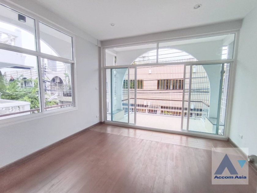 picture 🔼🔽 AccomA 📩 Pet friendly 3 BR House in Khlong Tan Nuea (AA36328) - 4/16