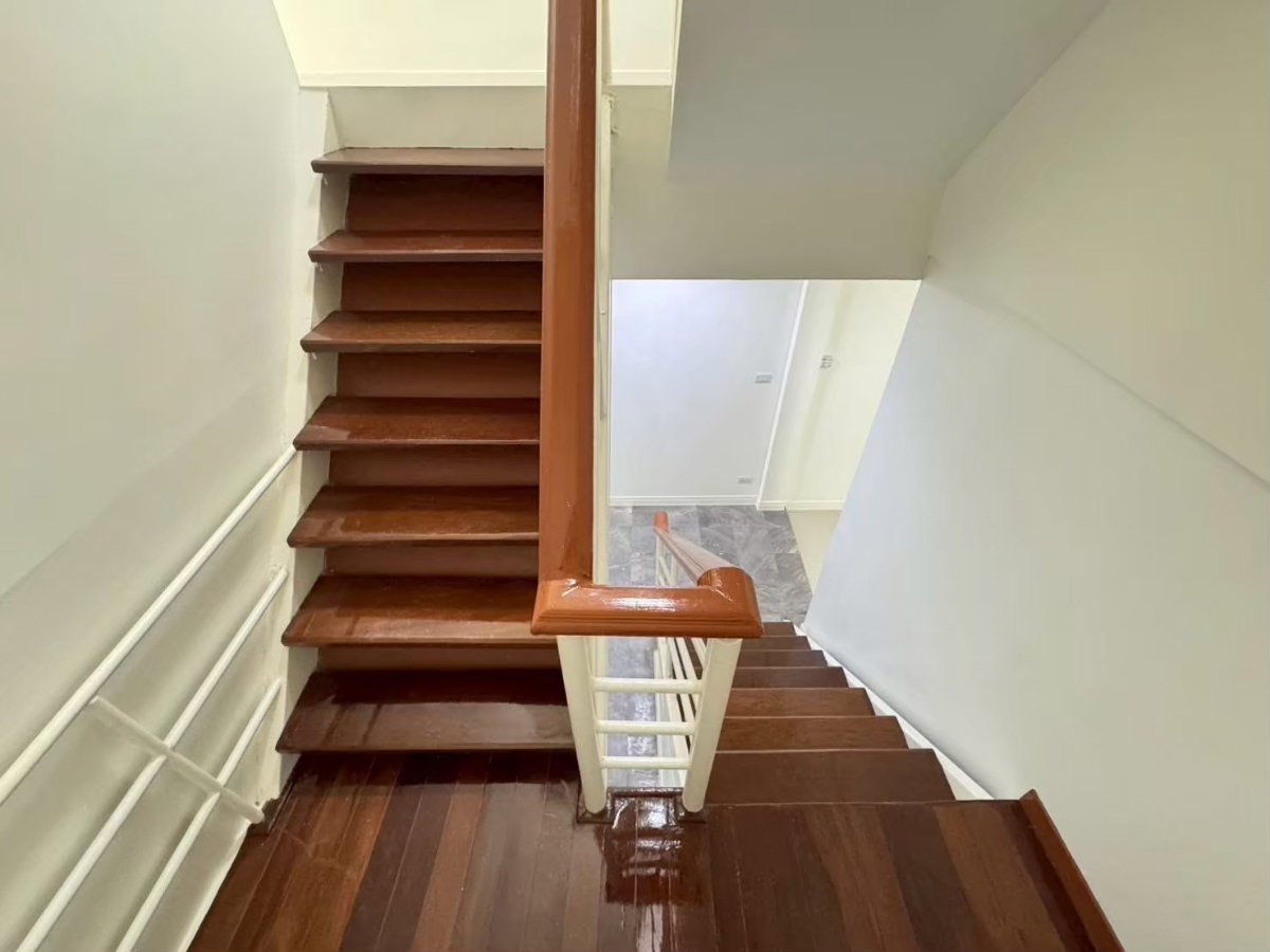 รูป ขายทาวน์เฮ้าส์ 4 ชั้น นวลจันทร์ 31 รีโนเวทใหม่ พร้อมเข้าอยู่ - เจ้าของขายเอง - รูปที่ 22/26