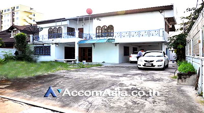 Houses for rent Chatuchak : 🔼🔽 AccomA 📩 Home Office 7 BR House in Chom Phon (AA16510)