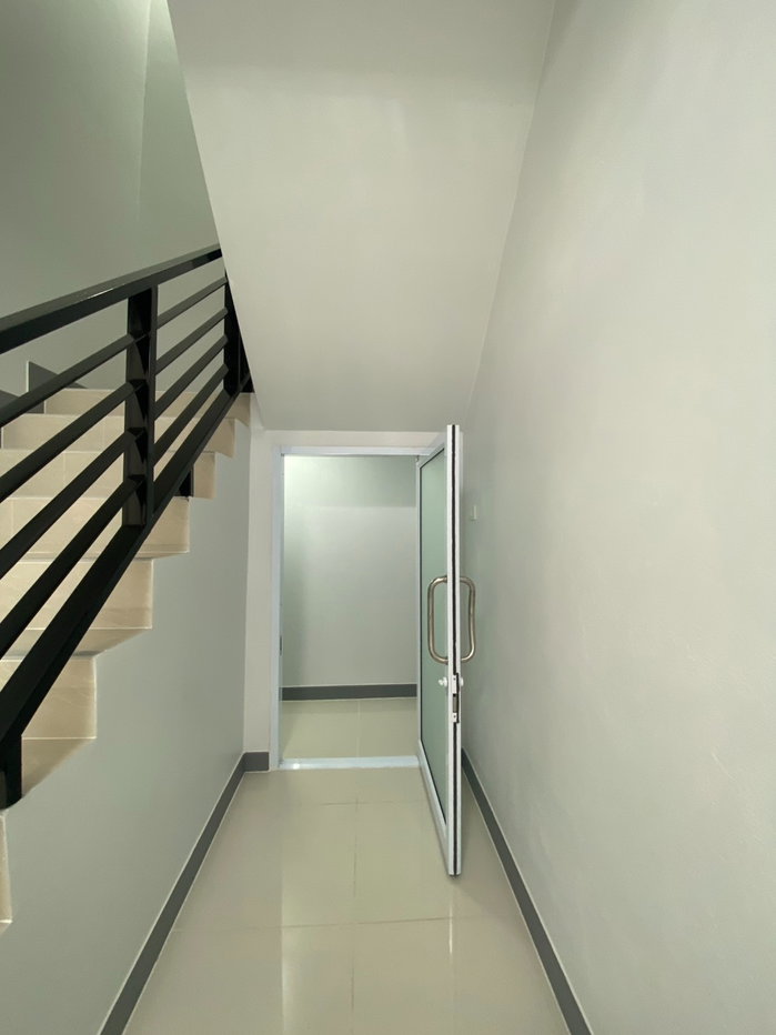 รูป 🏠✨ ทาวน์โฮมโมเดิร์น พร้อมอยู่ ทำเลทองสันกำแพง เชียงใหม่ ✨🏠 - รูปที่ 6/15