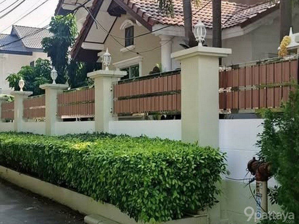รูป บ้านเดี่ยวหรูใกล้ทะเล | พัทยาเหนือ สุขุมวิท 7 ✨ รับลมธรรมชาติจากทะเล เดินทางสะดวก ใจกลางเมือง บ้านสวย ทำเลพรีเมียม ใกล้ทะเลเพียง 300 เมตร 🌊 120 ตรว - รูปที่ 2/11
