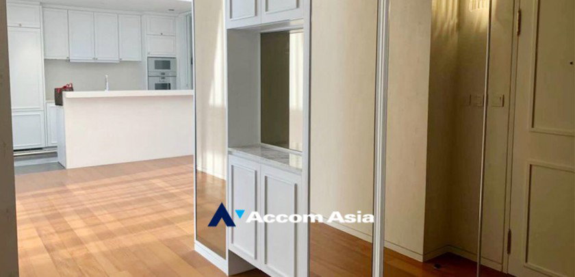picture 🔼🔽 AccomA 📩 Elegant White-Tone Condominium in Sathorn (AA32602) - 4/9