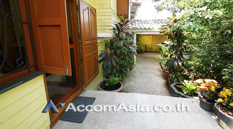 picture 🔼🔽 AccomA 📩 Pet friendly 4 BR House in Khwaeng Sam Sen Nai (99199) - 14/16