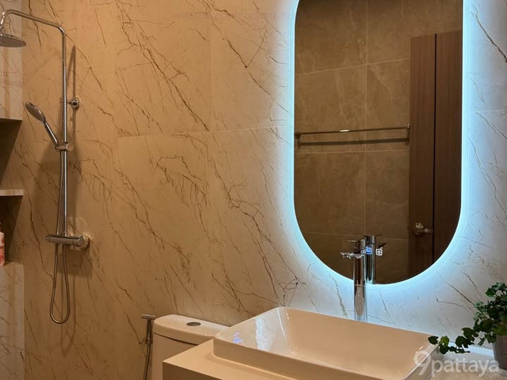 รูป ขายพูลวิลล่าสร้างใหม่ | Baan Suan Neramit – จอมเทียน พัทยา ✨ พูลวิลล่าสร้างใหม่ • ที่ดิน 136.5 ตร.ว. พื้นที่ใช้สอย 240 ตร.ม. • 3 ห้องนอน / 4 ห้องน้ำ  - รูปที่ 9/20