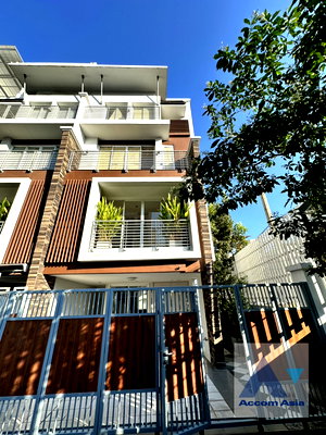 Townhouses for sale Naradhiwas Rajanagarindra Road : 🔼🔽 AccomA 📩  3 BR Townhouse @Luxury Townhome Sathu Pradit 12 (AA40314)
