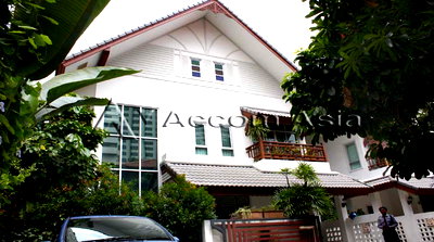 Houses for rent MRT Phetchaburi : 🔼🔽 AccomA 📩  5 BR House in Khlong Toei (95243)