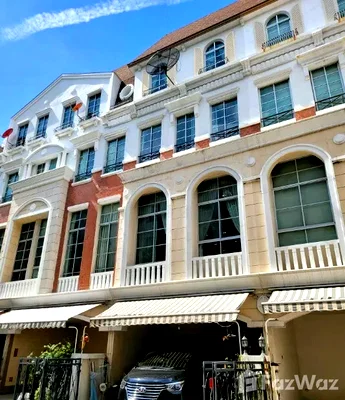Townhouses for rent Bangkok : 3 Bedroom Townhouse for rent at Baan Klang Krung Sathorn-Narathiwas 1135410
