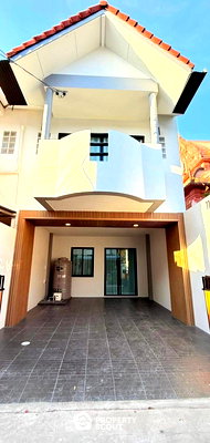 Houses for sale Bang Lamung Chonburi : 3-BR House at Bann Permsiri close to East Pattaya (ID 2773409)