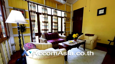 Houses for rent Royal Thai Army Nursing College : 🔼🔽 AccomA 📩 Pet friendly 4 BR House in Khwaeng Sam Sen Nai (99199)