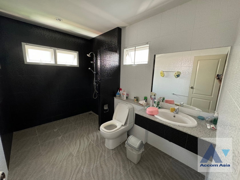 picture 🔼🔽 AccomA 📩 Home Office 5 BR House in Phra Khanong Nuea (AA41850) - 12/18