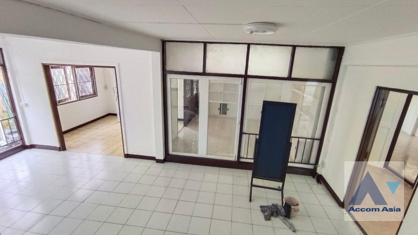 รูป 🔼🔽 AccomA 📩  5 BR House in Chan Kasem (AA40986) - รูปที่ 6/19