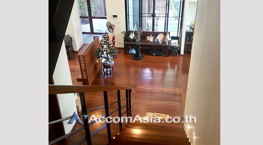 รูป 🔼🔽 AccomA 📩 Spacious home with classic wooden interior in Sathorn (AA25179) - รูปที่ 11/14