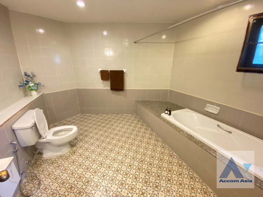 picture 🔼🔽 AccomA 📩 Spacious 4-storey townhouse in Sukhumvit (AA16079) - 17/18