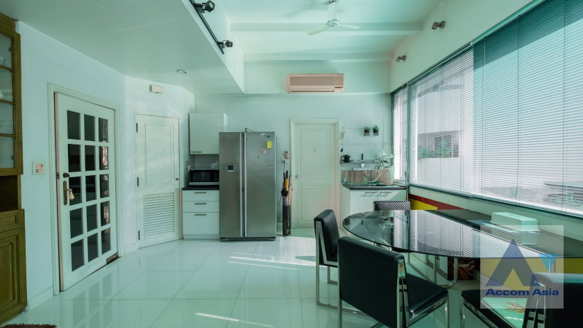 picture 🔼🔽 AccomA 📩 Spacious duplex condominium with a house-like feel at Premier Condominium. - 9/20