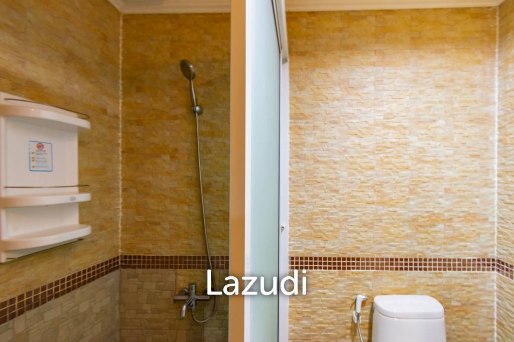 picture THE BEACH PALACE :  Studio room condo near the beach - 9/16