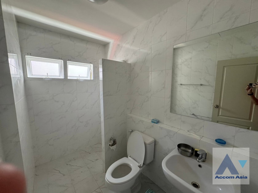 picture 🔼🔽 AccomA 📩 Home Office 5 BR House in Phra Khanong Nuea (AA41850) - 17/18