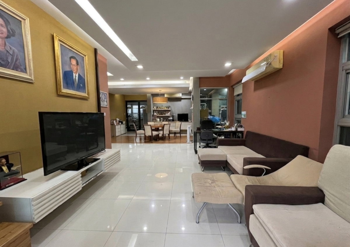 รูป ขายด่วน🏡 บ้านเดี่ยว 2 ชั้น "แกรนด์ คาแนล ประชาชื่น" เพียง 9.8 ล้าน - รูปที่ 2/15