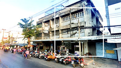 Shophouses for rent Nakhon Pathom : Commercial building (2.5 units) corner block in a prime A++  location Market hours: morning and evening