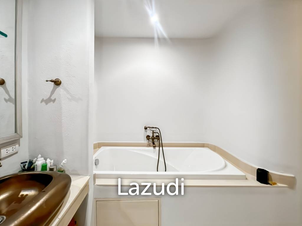 picture 77.5 sqm 2-Bed Beachfront Condo at Chelona Khao Tao - 28/41