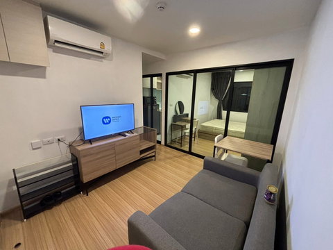 🔥 Beautiful room, great location, great price! Book now before it's gone‼️  🏢 For Rent: Chewathai Hallmark Chokchai 4 Beautifu