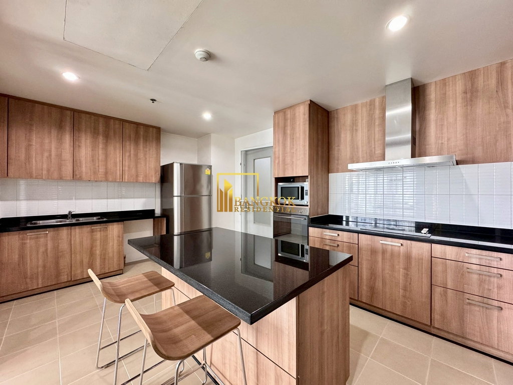 รูป Luxurious 3 Bedroom Apartment in Phrom Phong - BR0474AP - รูปที่ 13/50