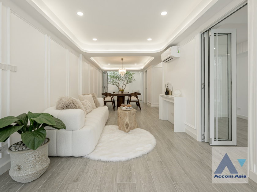 รูป 🔼🔽 AccomA 📩 Newly Renovated 3-Storey Townhome for Living & Investment - รูปที่ 5/20