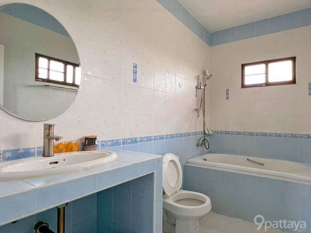 รูป บ้านเดี่ยว 2 ชั้น | Royal View Village Pattaya ✨ บ้านขนาดใหญ่ บนที่ดินกว้าง ทำเลศักยภาพ เหมาะสำหรับครอบครัว พักอาศัยระยะยาว หรือปรับเป็นบ้านลงทุน 🏡🌿 - รูปที่ 8/12