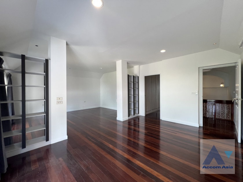 รูป 🔼🔽 AccomA 📩 Thai-Modern Style Home with Spacious Lawn in Ekkamai, Sulhumvit (90523) - รูปที่ 9/20