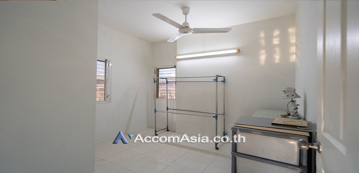 picture 🔼🔽 AccomA 📩 Spacious detached house with large balcony and natural light in Sukhumvit area (2318119) - 13/20