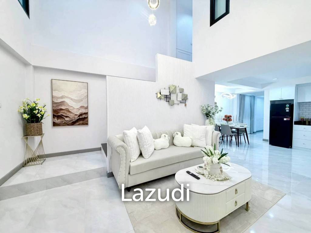 รูป ขายทาวน์เฮาส์ 2 ชั้น สไตล์โมเดิร์นสุดหรู สยามคันทรีคลับ - รูปที่ 1/24