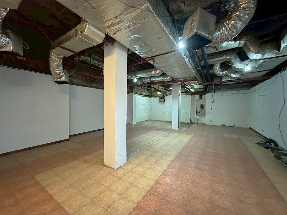 picture Retail space for rent in Silom, close to BTS & MRT ** NO CO-AGENT ** - 4/7