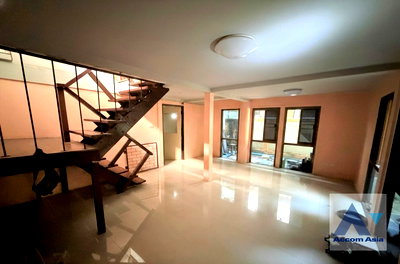 Houses for rent BTS Chong Nonsi : 🔼🔽 AccomA 📩 Home Office 6 BR House in Yan Nawa (AA45010)