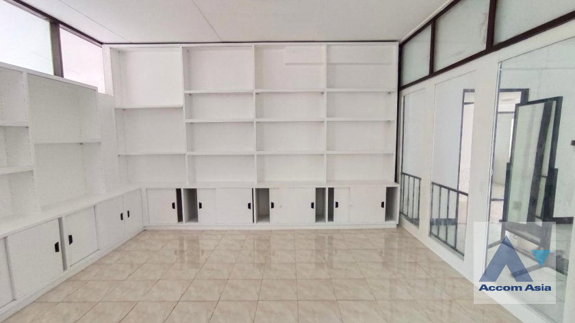 รูป 🔼🔽 AccomA 📩  5 BR House in Chan Kasem (AA40986) - รูปที่ 11/19