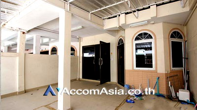 Townhouses for rent Silom and Sathorn Road : 🔼🔽 AccomA 📩 Home Office 6 BR Townhouse in Yan Nawa (AA19250)