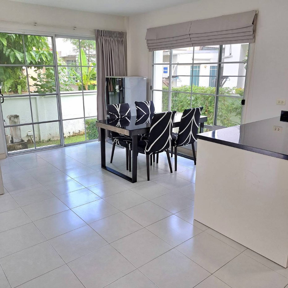 รูป 🏡✨ House for Rent | Mantana Village (Onnut – Outer Ring) 3 ห้องนอน 3 ห้องน้ำ พร้อมอยู่ ทำเลดี ใกล้สนามบิน! พร้อมเฟอร์ + เครื่องใช้ไฟฟ้าครบ - รูปที่ 4/20