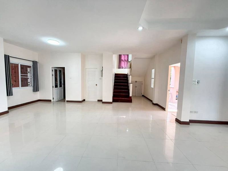 รูป บ้านเดี่ยวศรีราชา มณีรินทร์เพลส 1 ทำเลทอง น่าอยู่สุดๆ - รูปที่ 2/15