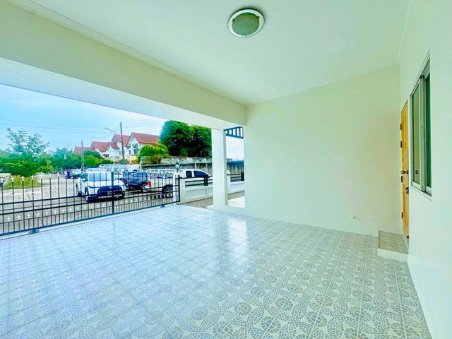 รูป บ้านเดี่ยวหรู 2 ชั้น 3 นอน 100 ตร.ว. 300 ตร.ม. หลังมุม สภาพสวย ศรีราชาะนิคมอุตสาหกรรม ใกล้ เจพาร์ค ศรีราชา 500 ม. - รูปที่ 7/8