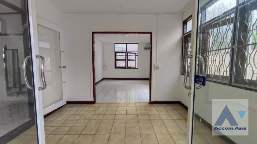 รูป 🔼🔽 AccomA 📩  5 BR House in Chan Kasem (AA40986) - รูปที่ 7/19