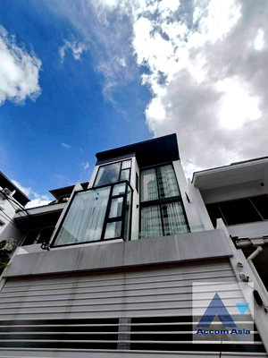 Townhouses for sale One Bangkok : 🔼🔽 AccomA 📩  4 BR Townhouse in Khlong Toei Nuea (AA42261)
