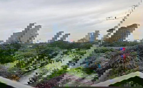 พื้นที่ร้านค้าริมถนนหลังสวน เหมาะทำธุรกิจทุกประเภท ** NO CO-AGENT **